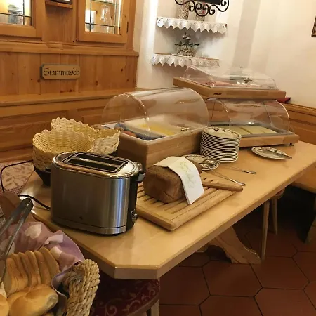 Han/Misafirhane Landgasthof Neuwirt Lofer